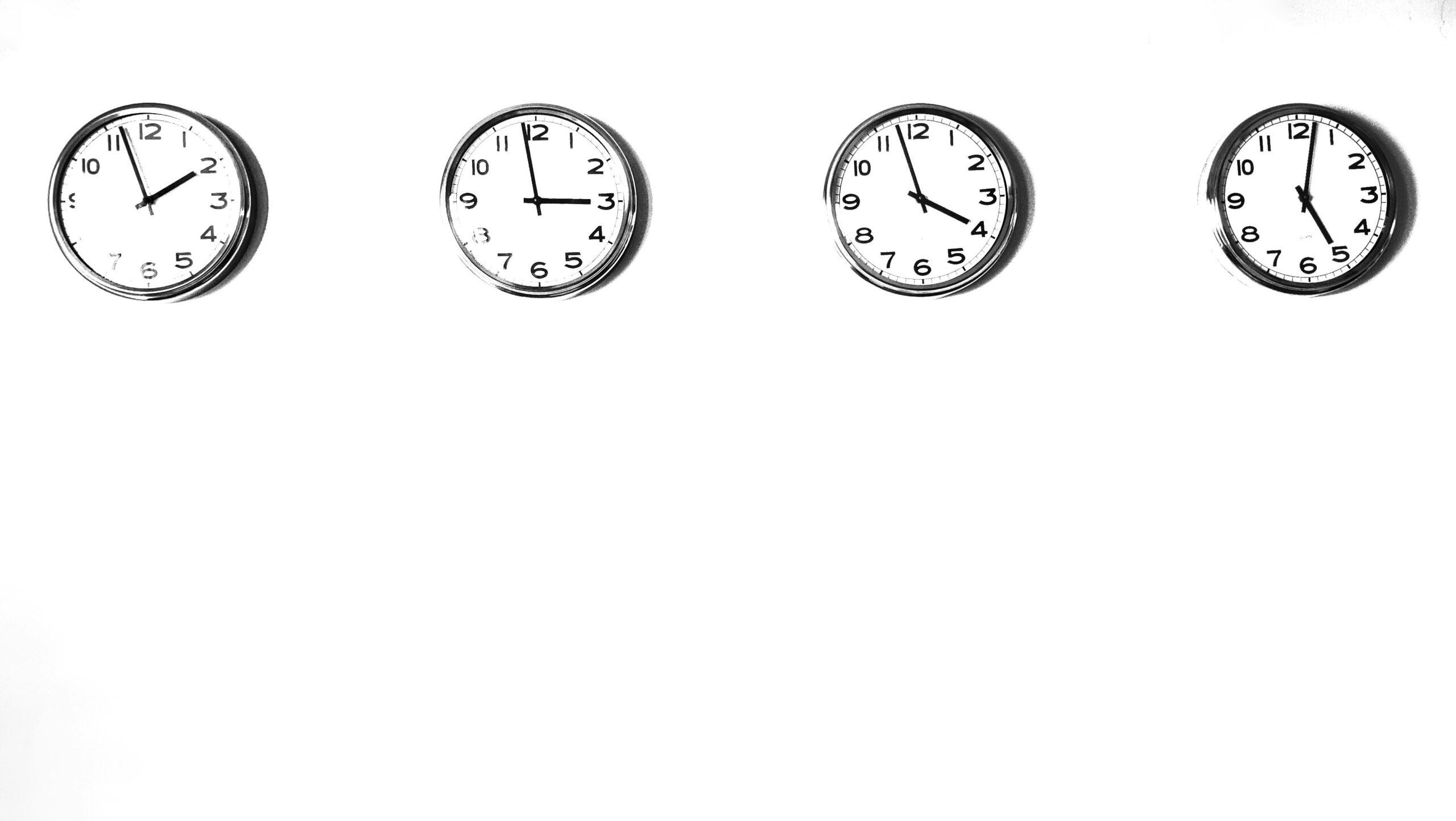Comparison graphic showing outcomes based on timely vs delayed notifications