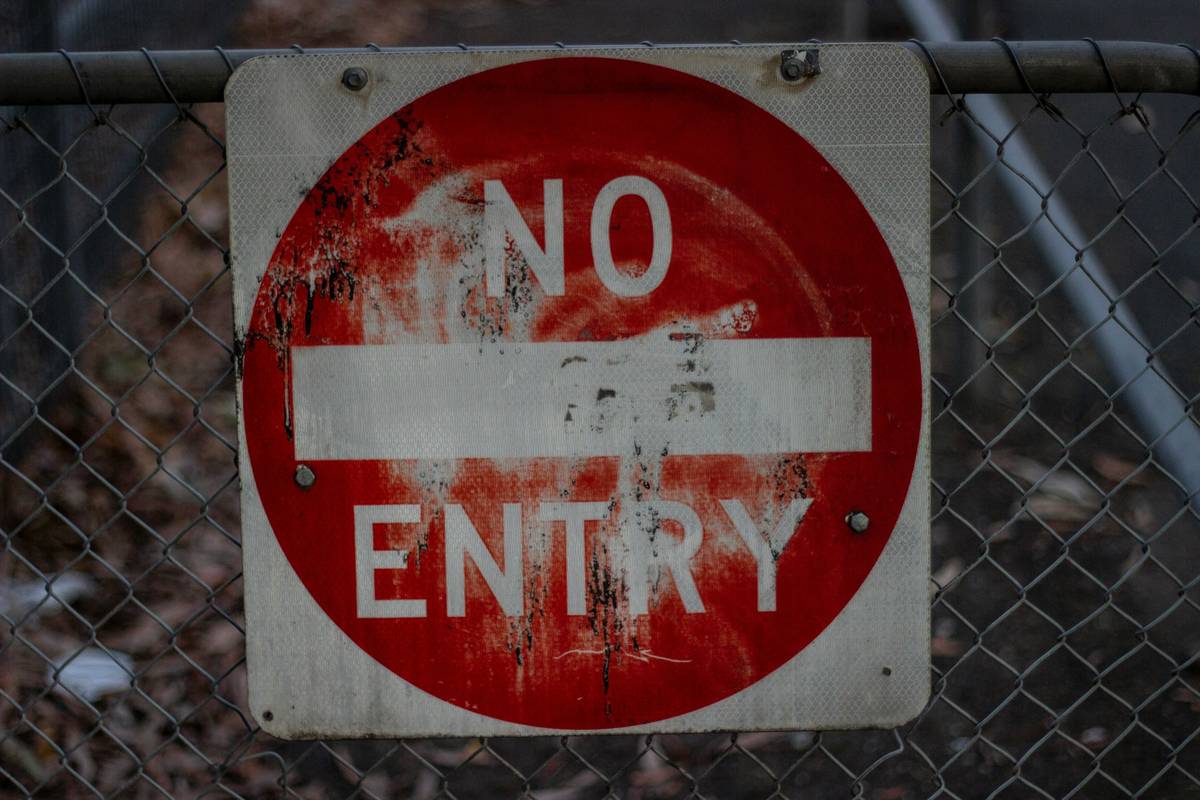 Destination Restrictions: Navigating Political Risk Insurance for Credit Card Travelers