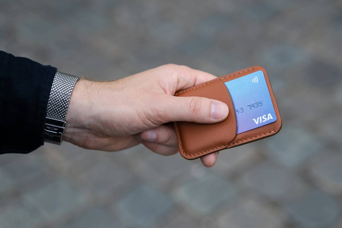 Table comparing different credit card travel insurance features side by side